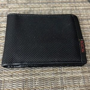 Tumi Global Double Billfold, slightly used. Comes in box